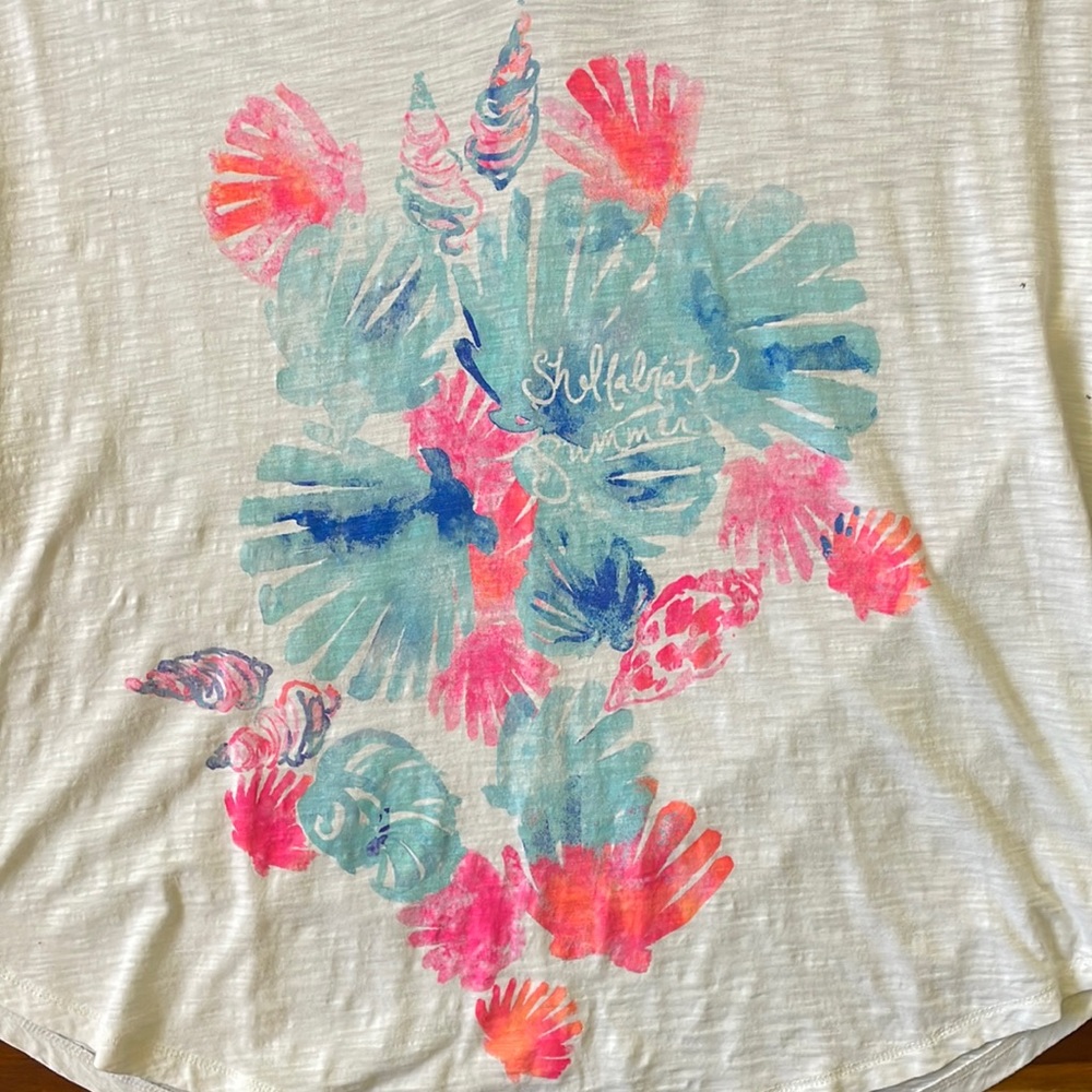 🐚 Lilly Pulitzer V-Neck Colie Top Graphic Tee ~ Shellabrate Summer w/ Tags 🏷️ - Picture 11 of 14